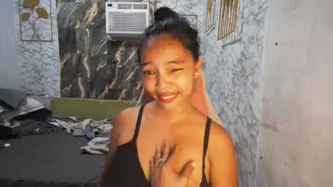 Snapshot of asian_janeth chatting on May 11, 10:40 pm im janeth single mom online show from May 11, 10:40 pm