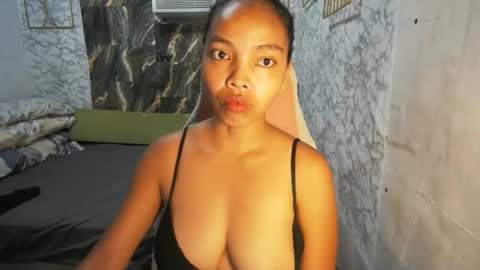 Snapshot of asian_janeth chatting on May 16, 11:25 pm im janeth single mom online show from May 16, 11:25 pm