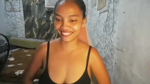 Snapshot of asian_janeth chatting on May 27, 1:57 am im janeth single mom online show from May 27, 1:57 am