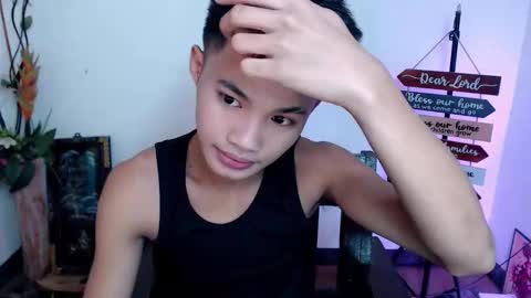 asian_lover05 online show from November 9, 1:20 pm