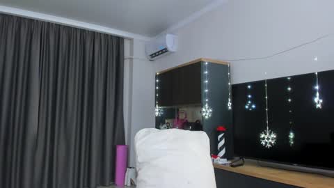 Snapshot of asian_loverpop chatting on July 12, 3:52 am asian_loverpop online show from July 12, 3:52 am