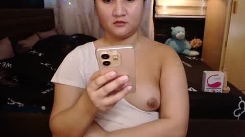 Snapshot of asian_princess15 chatting on December 25, 3:18 am angela online show from December 25, 3:18 am