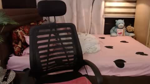 Snapshot of asian_princess15 chatting on February 18, 10:27 am angela online show from February 18, 10:27 am