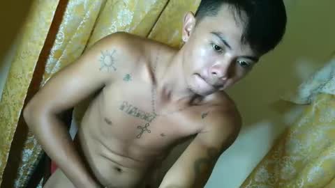 Snapshot of asian_utogxxx chatting on December 17, 10:05 pm angello abayon online show from December 17, 10:05 pm