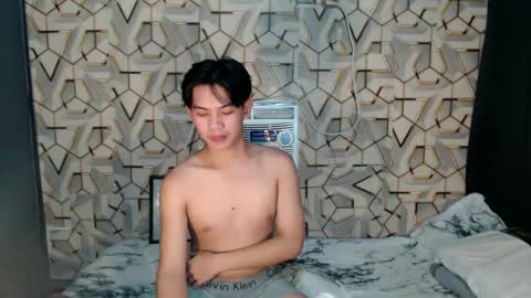 Snapshot of asian_wayne chatting on December 11, 2:30 am wayne online show from December 11, 2:30 am