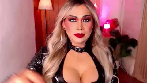 nicole online show from October 2, 6:15 pm