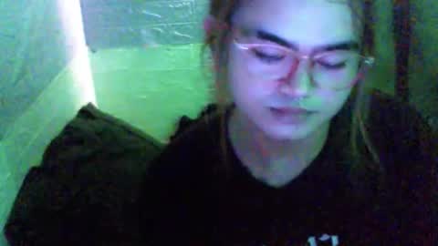 Snapshot of asiancum_jus chatting on April 22, 12:35 am asiancum_jus online show from April 22, 12:35 am