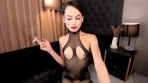 Snapshot of asianpetitehugecock chatting on October 13, 1:27 am AGATHA online show from October 13, 1:27 am