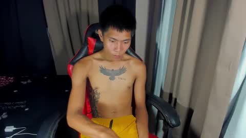 Snapshot of asianplayboyx chatting on January 29, 2:40 am mark online show from January 29, 2:40 am