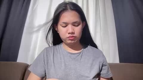 Snapshot of asiansweet_lily chatting on June 10, 4:01 am Lily online show from June 10, 4:01 am