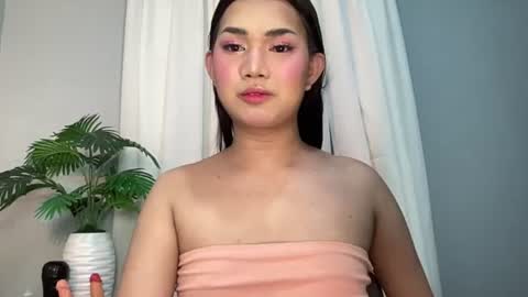 Snapshot of asiansweet_lily chatting on July 5, 11:23 pm Lily online show from July 5, 11:23 pm