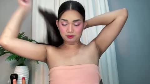 Snapshot of asiansweet_lily chatting on July 6, 11:51 pm Lily online show from July 6, 11:51 pm