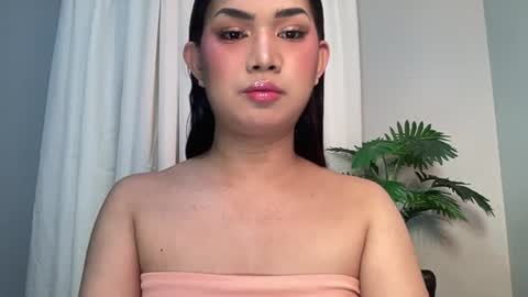 Snapshot of asiansweet_lily chatting on July 14, 12:02 am Lily online show from July 14, 12:02 am