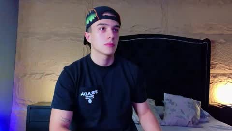 Snapshot of aslanfox_ chatting on June 2, 11:40 pm Aslan online show from June 2, 11:40 pm