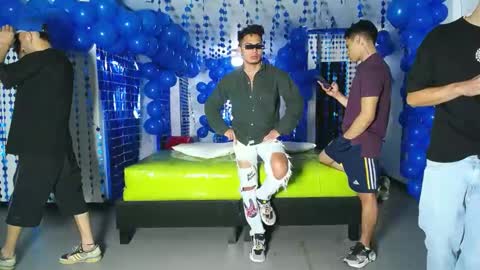 THOMAS AND DAMIAND online show from December 9, 12:12 am