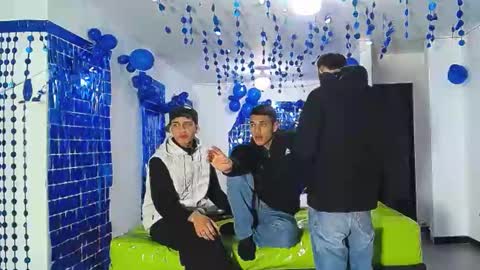 THOMAS AND DAMIAND online show from December 30, 12:11 am