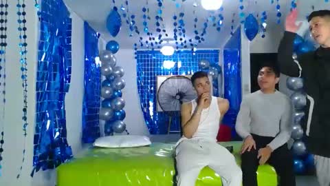 THOMAS AND DAMIAND online show from February 7, 12:09 am