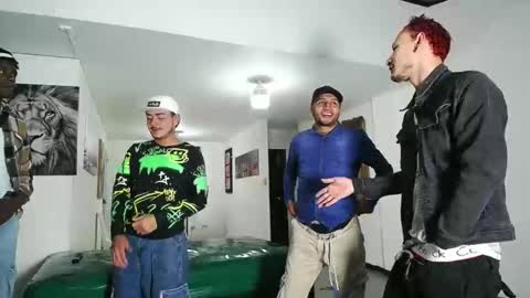 THOMAS AND DAMIAND online show from September 20, 6:20 pm