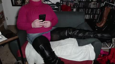 Aspen Vale online show from March 31, 9:26 pm