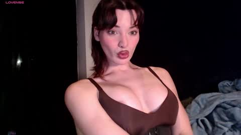 Aspen Frost online show from December 21, 1:15 am