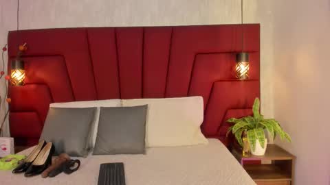 instagramsoofiaa giraldo online show from December 2, 7:31 pm