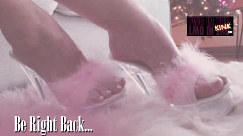 ASSleigh Abbott online show from December 18, 2:10 am