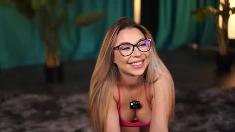 Snapshot of assmerising chatting on November 12, 4:07 pm Starting 930 PM EU TIME online show from November 12, 4:07 pm