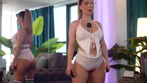 Snapshot of assmerising chatting on March 26, 10:54 am Starting 930 PM EU TIME online show from March 26, 10:54 am