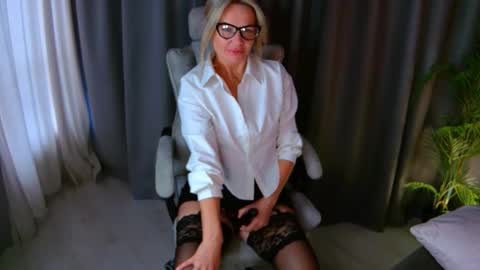 assolmonet online show from October 30, 6:15 am