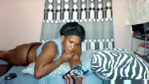 Snapshot of assqueen4 chatting on April 16, 10:12 pm FLORAH DANIEL online show from April 16, 10:12 pm