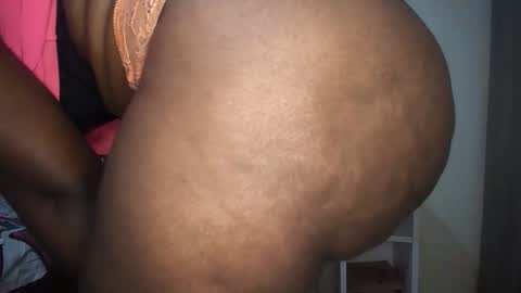 shee online show from May 6, 10:53 am
