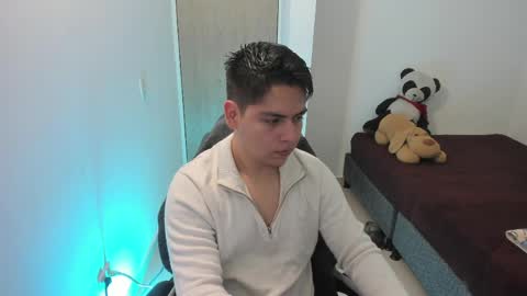 Snapshot of asta_kuro chatting on May 1, 3:55 am Asta Kuno online show from May 1, 3:55 am
