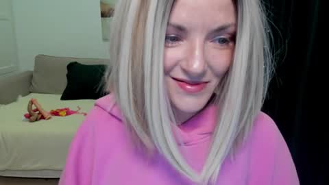 Snapshot of asteris_stella chatting on June 17, 7:04 pm Asteris online show from June 17, 7:04 pm