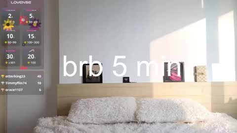 Snapshot of asterross chatting on April 8, 11:27 pm Maya online show from April 8, 11:27 pm