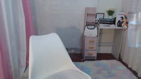 Snapshot of astraea_xxx chatting on January 28, 5:56 pm Anna online show from January 28, 5:56 pm