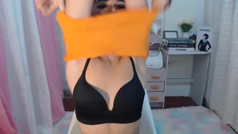 Snapshot of astraea_xxx chatting on January 29, 4:52 pm Anna online show from January 29, 4:52 pm