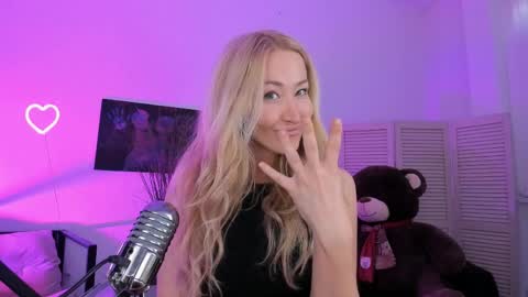 astramonroe online show from April 8, 1:00 pm