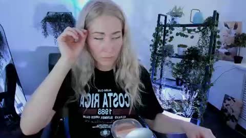 astramonroe online show from June 16, 10:18 am