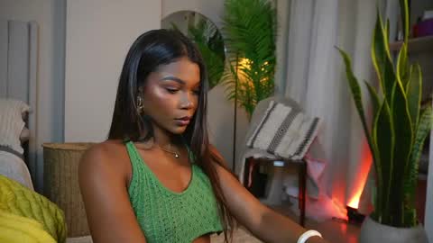 Snapshot of astrea_1 chatting on May 22, 12:51 am Astrea online show from May 22, 12:51 am