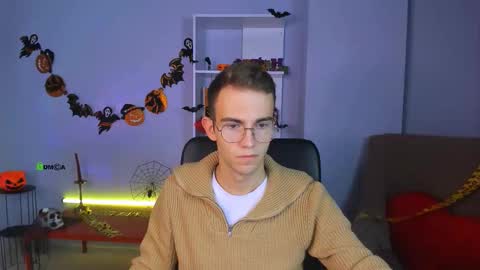 astren online show from October 25, 12:02 pm