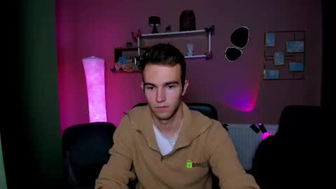 astren online show from November 21, 8:51 pm