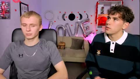 Snapshot of astren_villo chatting on February 17, 1:18 pm astren online show from February 17, 1:18 pm