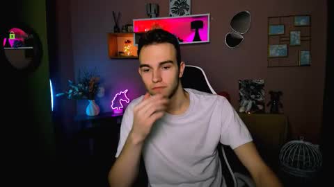 astren online show from March 10, 7:13 am