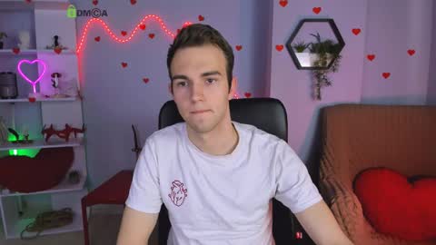 astren online show from April 14, 5:46 am