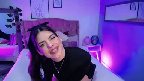 Snapshot of astrid_velle chatting on October 12, 4:44 am astrid_velle online show from October 12, 4:44 am