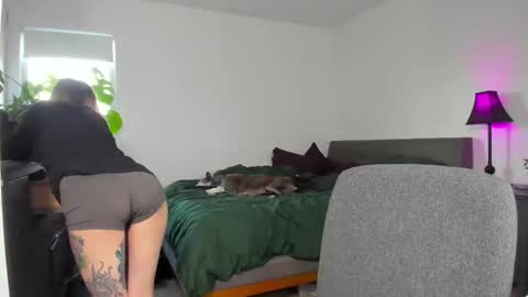 Astrid Luxe online show from January 6, 8:18 pm