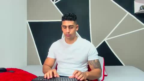 Snapshot of astromgrey chatting on February 12, 11:20 pm Astrom model independent online show from February 12, 11:20 pm