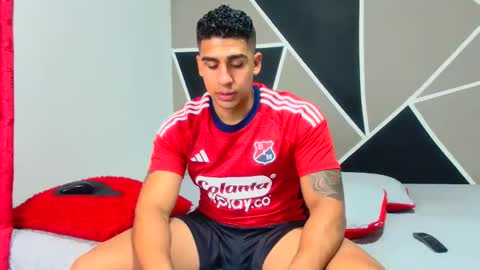 Snapshot of astromgrey chatting on February 13, 2:56 am Astrom model independent online show from February 13, 2:56 am