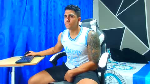 Snapshot of astromgrey chatting on September 30, 1:38 pm Astrom model independent online show from September 30, 1:38 pm