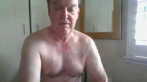 astute008 online show from December 15, 10:58 pm